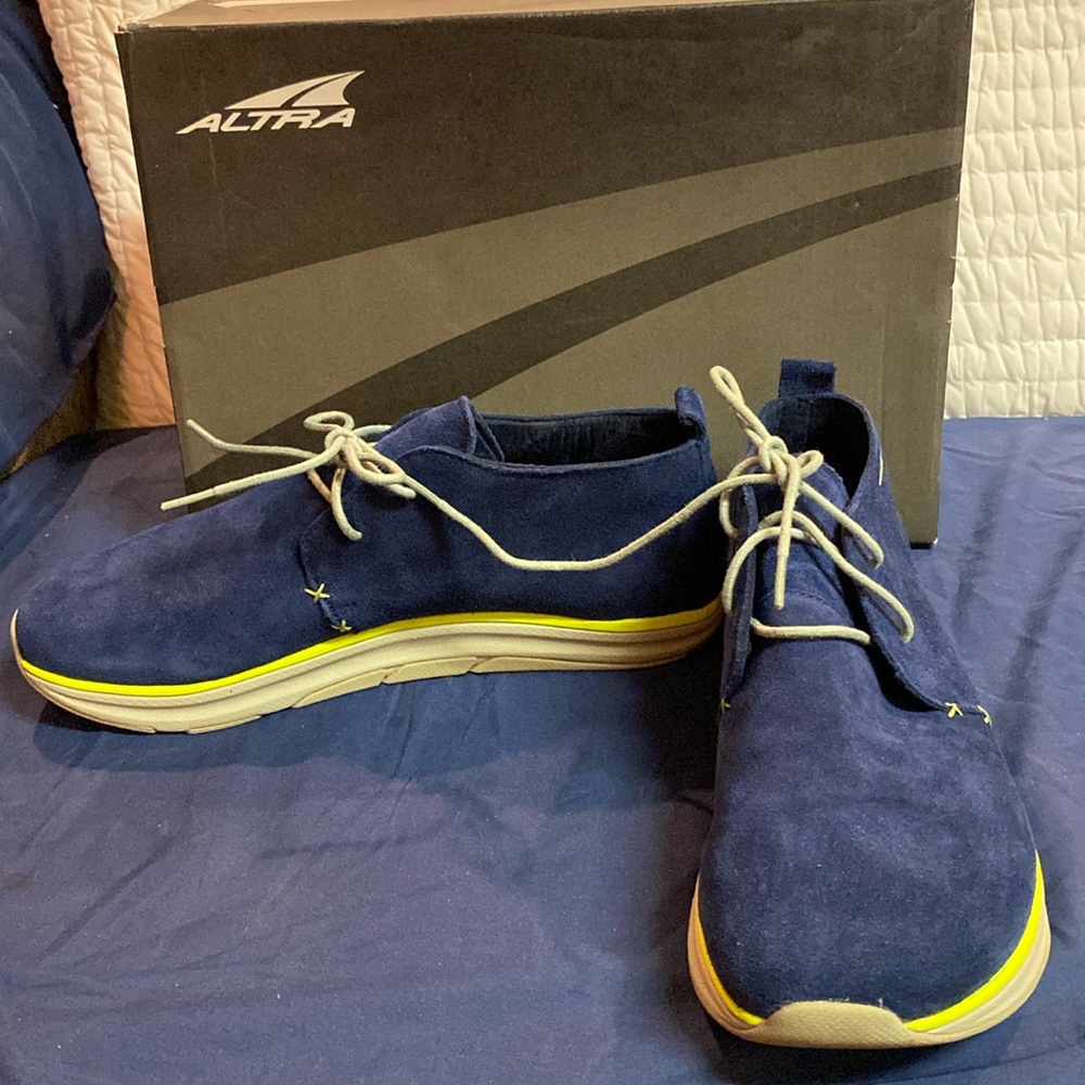 Slightly used Altra Desert Boot Walking Shoes, Men's Size 11 (US) Blue/Lime